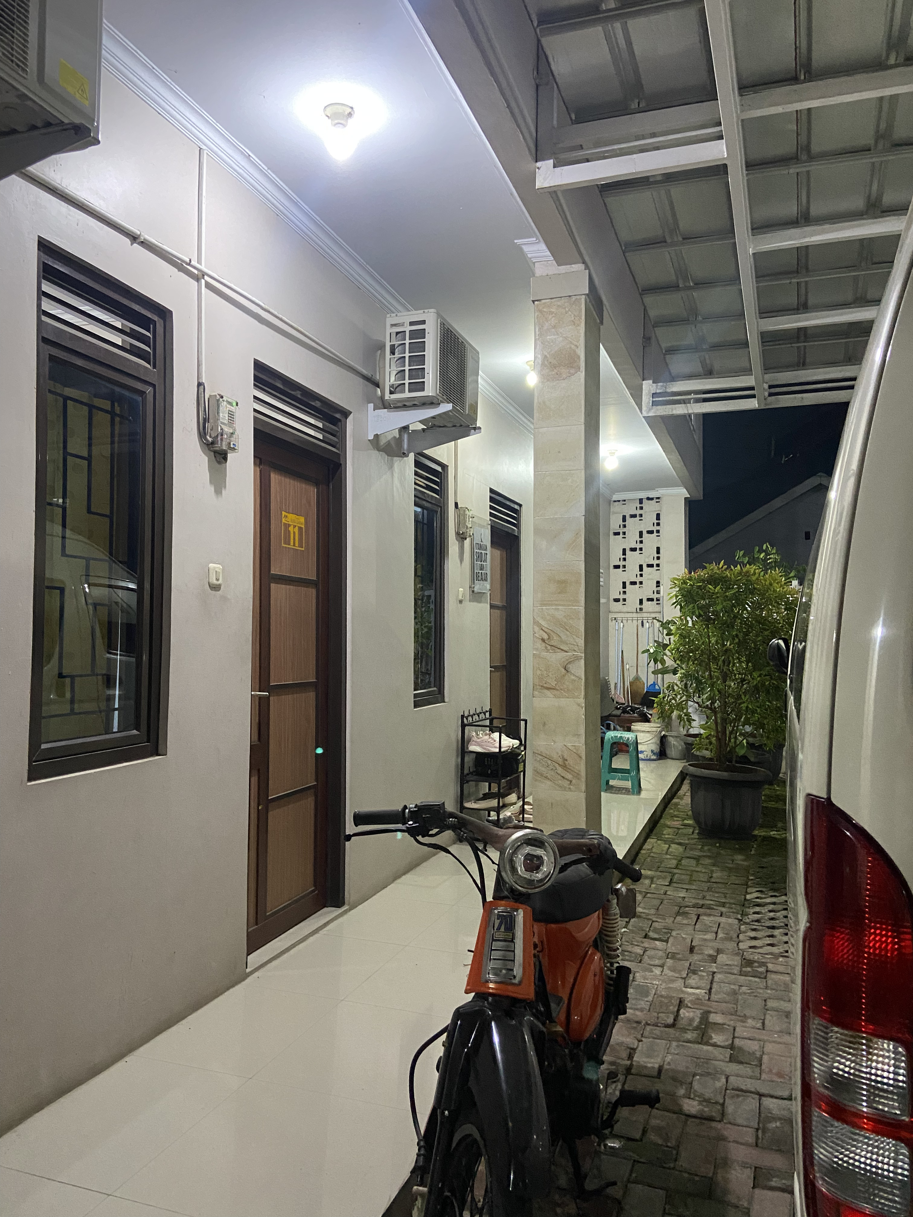 Fasilitas Parkir - Depan